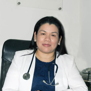 Dra. Aracelly Siu Siu Blanco (Especialista Medicina Interna y Nefrologia, Hospital Salud Integral)